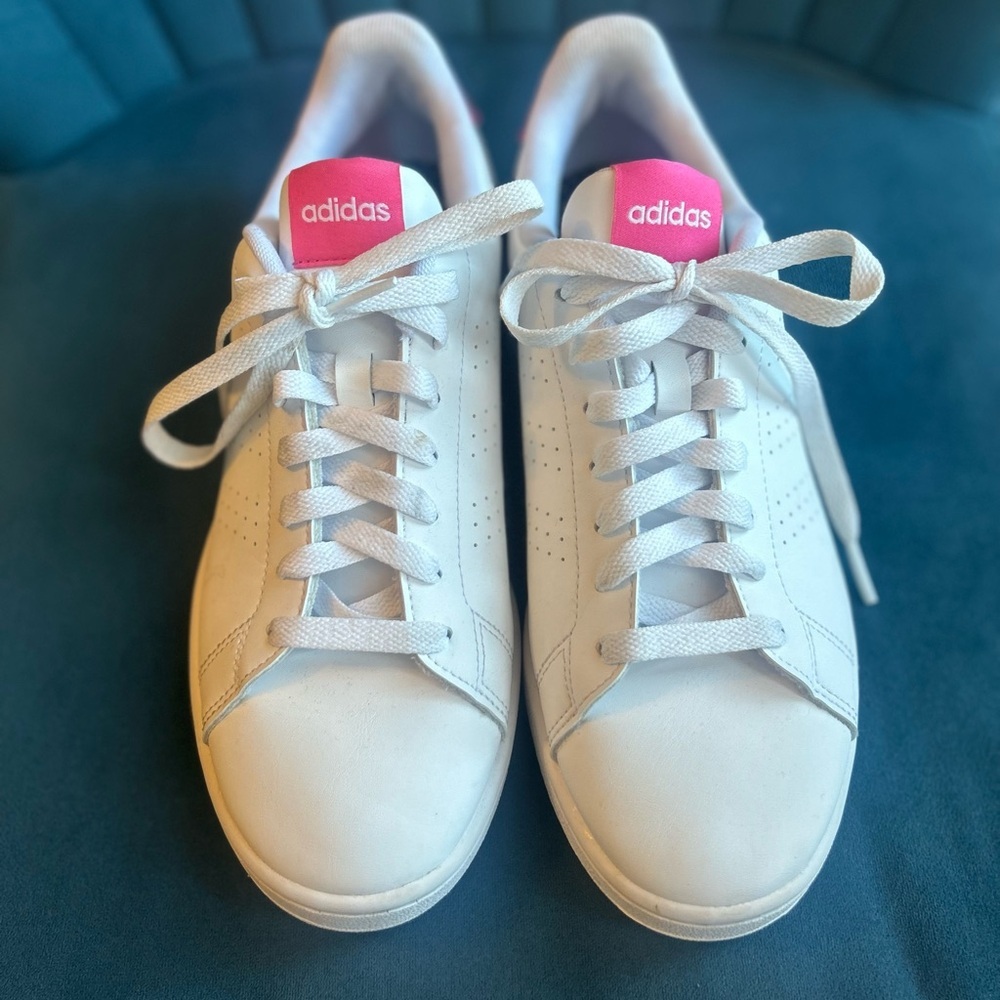 Women’s Addidas Advantage Base Size 8 like new